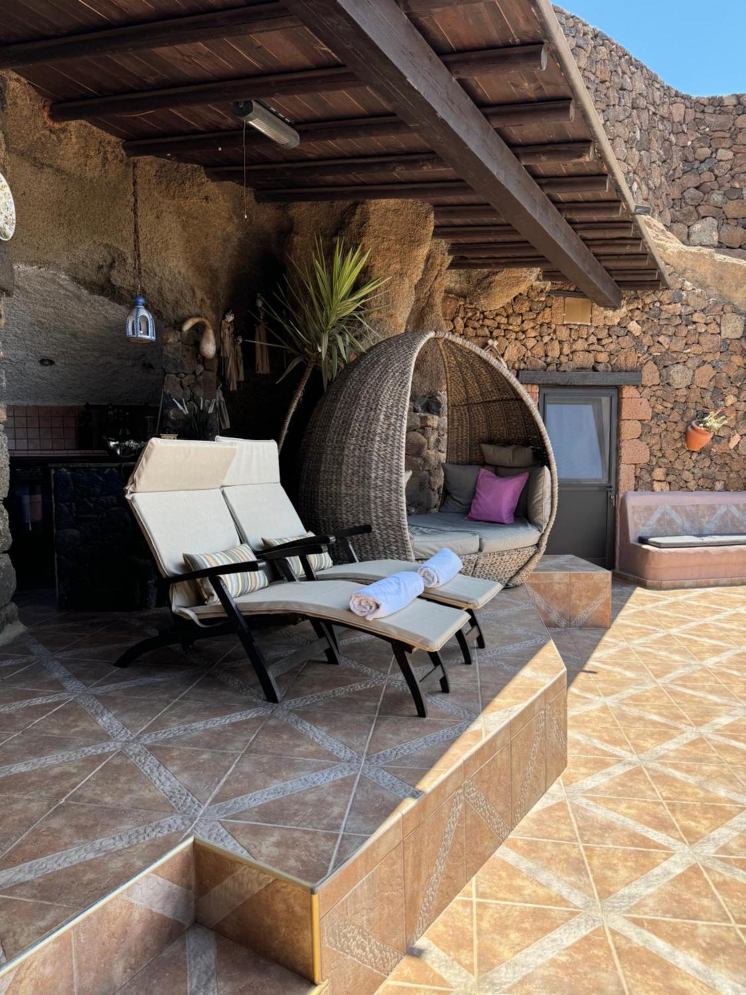 Villa Castillo Lanzarote Sophie - Luxury -sleep In A Volcanic Cave With Heated Pool