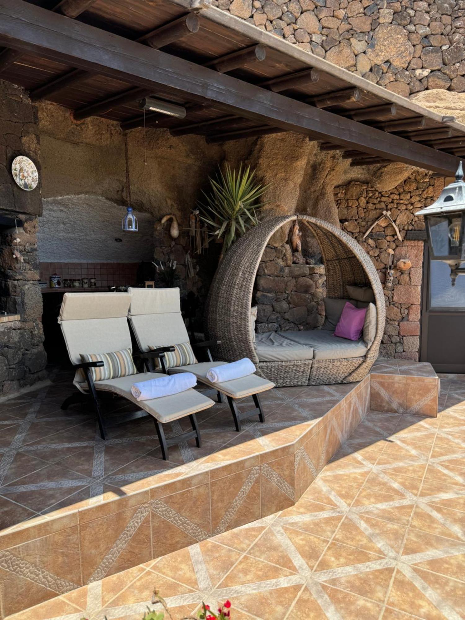 Villa Castillo Lanzarote Sophie - Luxury -sleep In A Volcanic Cave With Heated Pool Tías