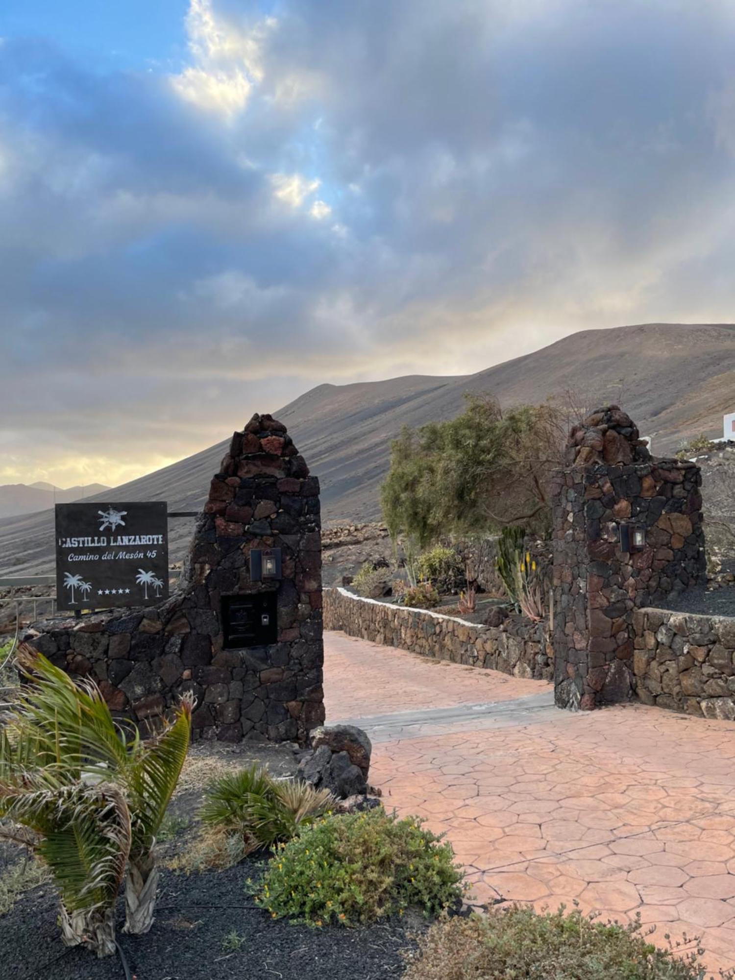 Castillo Lanzarote Sophie - Luxury -sleep In A Volcanic Cave With Heated Pool Villa Tias